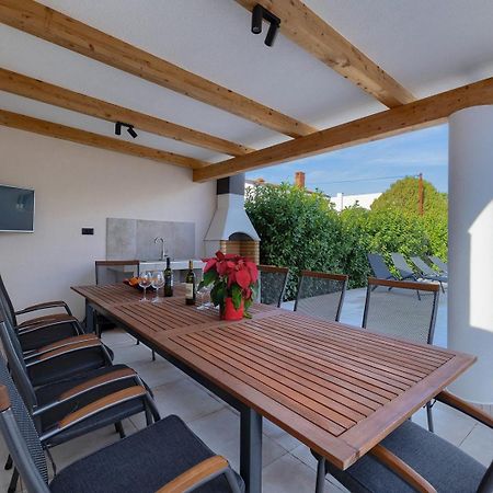 Villa Nimi Пула Екстериор снимка